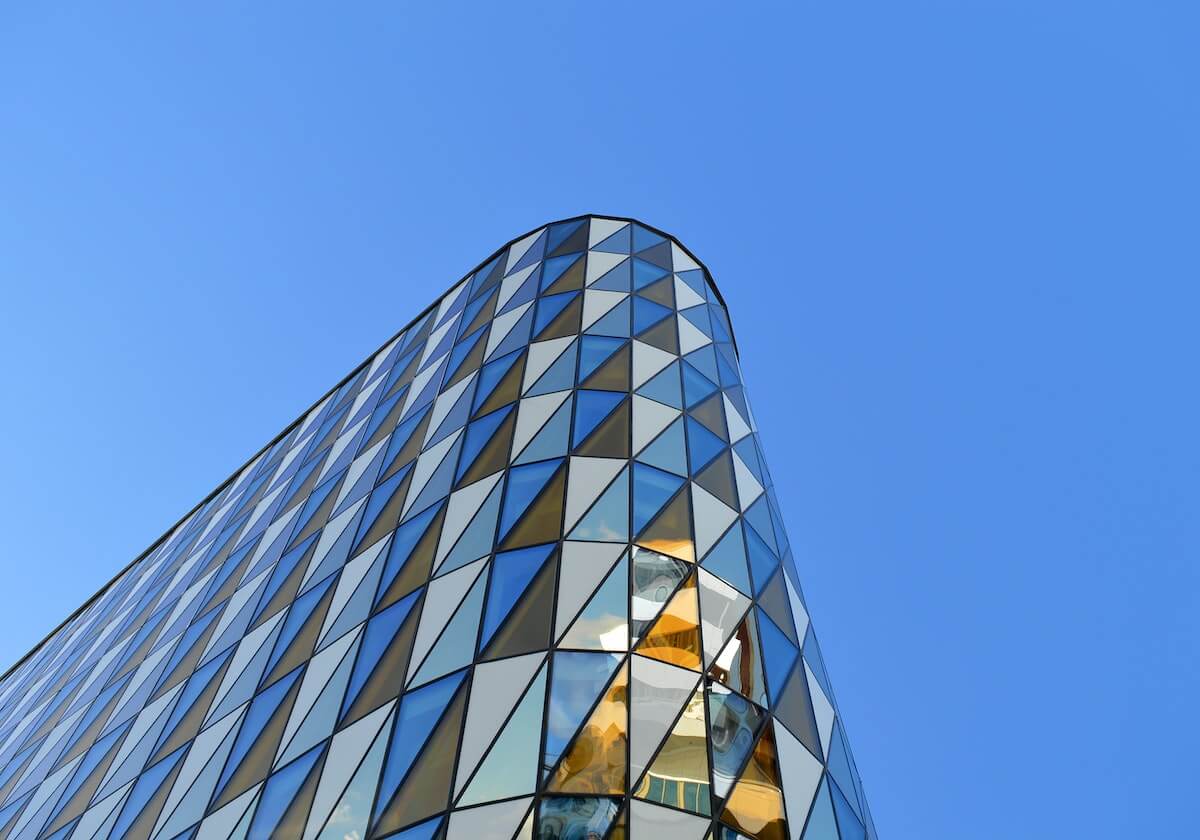 意甲媒体透露：米兰今夏中场补强首选格雷茨卡，次选是萨索洛的科内